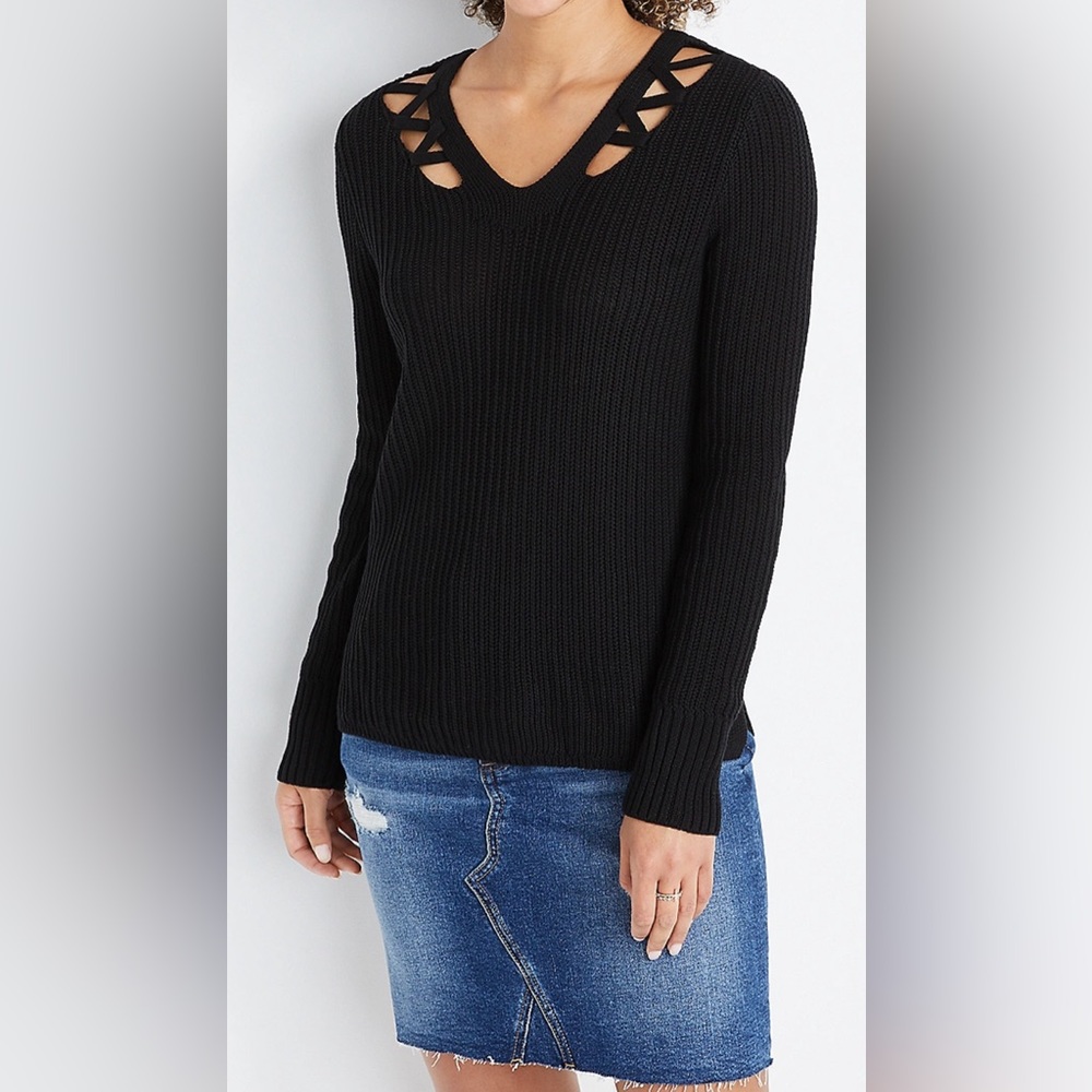 Maurices -‎ Black Strappy V Neck Sweater - Size L